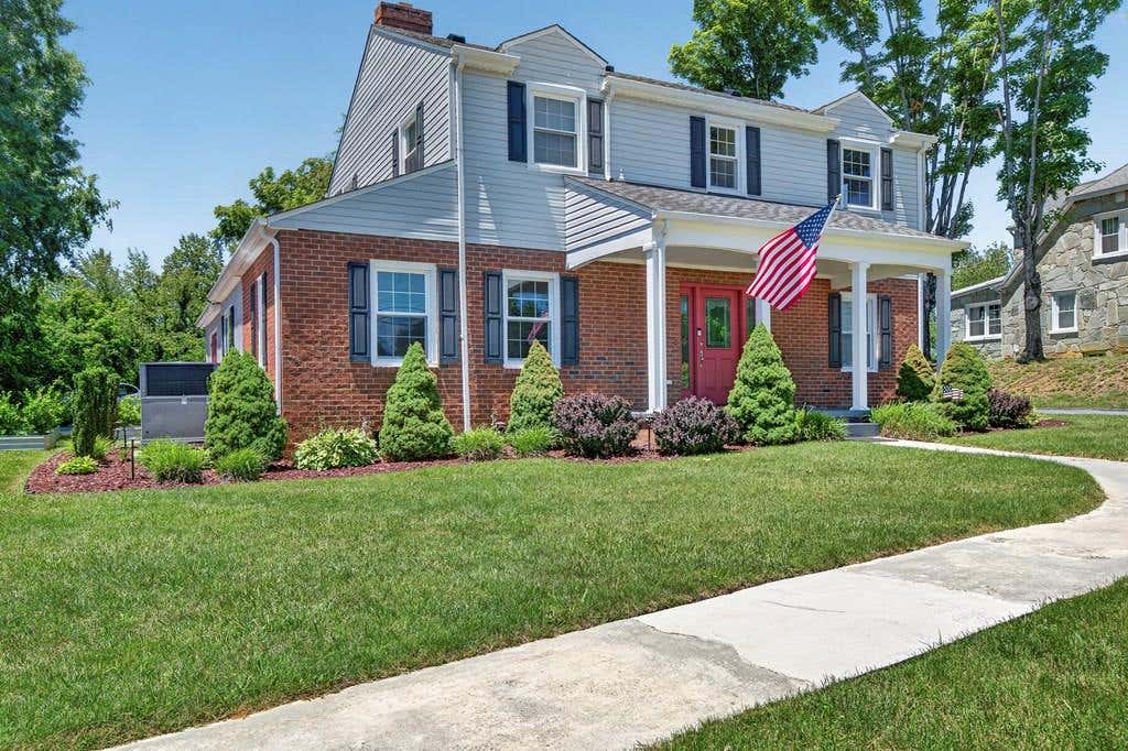 Photo of 720 Bluff City Highway, Bristol, TN 37620 (MLS # 110526)