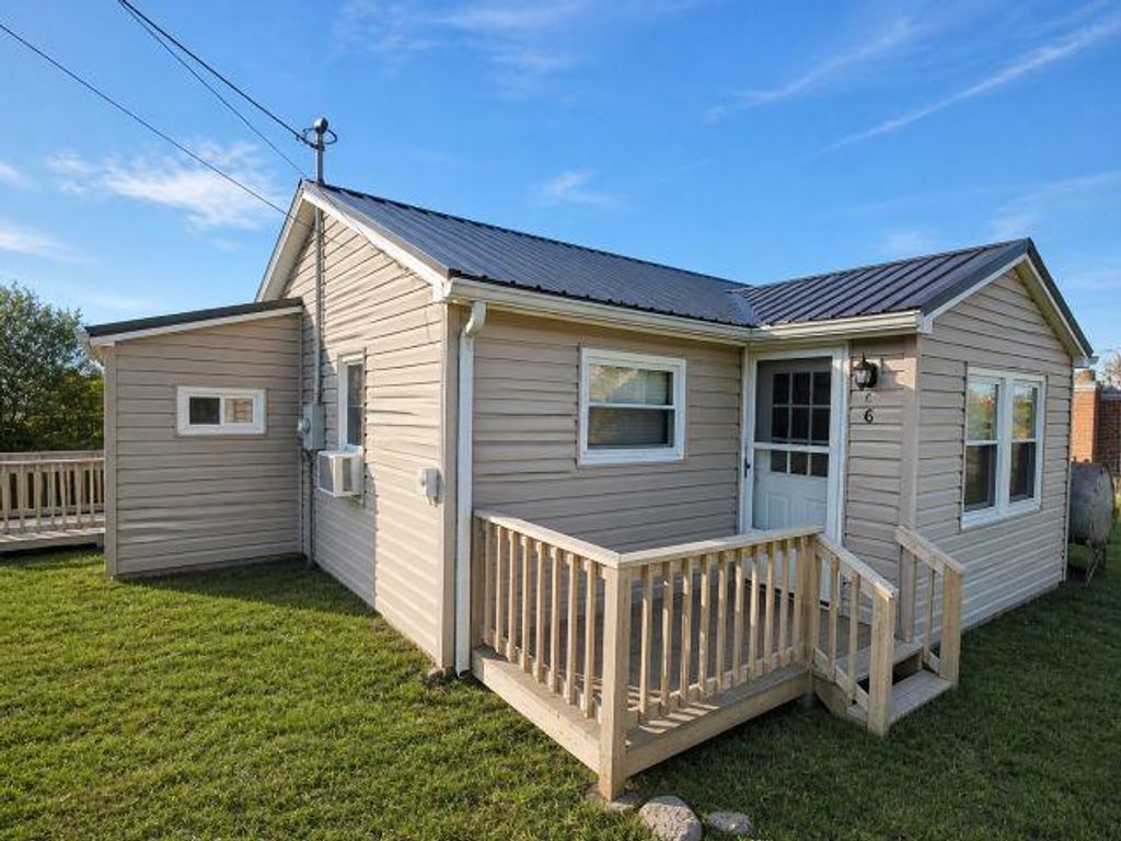 Photo of 6 Wolfsnare Ln, Fries, VA 24330 (MLS # 109963)