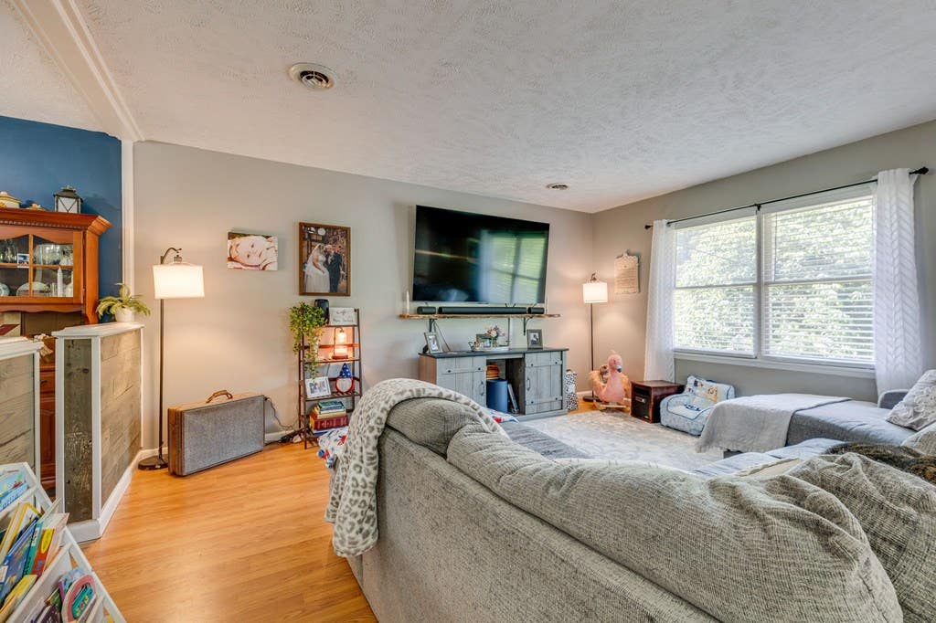 Photo of 636 E 2nd Street, Richlands, VA 24641 (MLS # 110460)