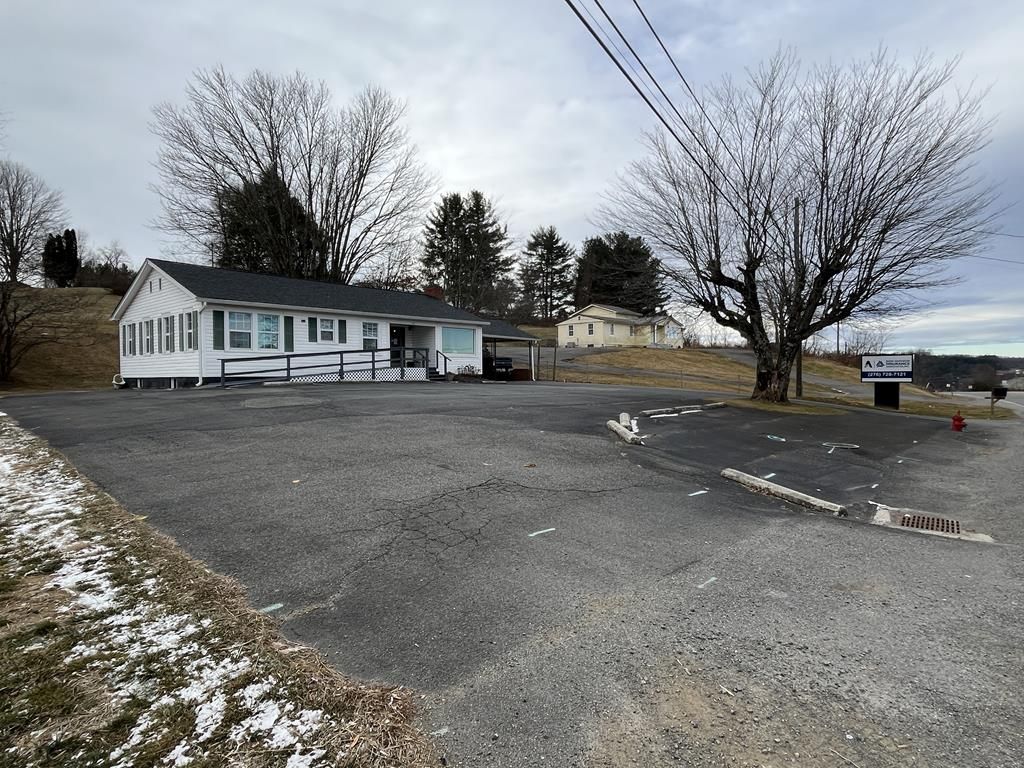 Photo of 1111 West Stuart Drive, Hillsville, VA 24343 (MLS # 104624)