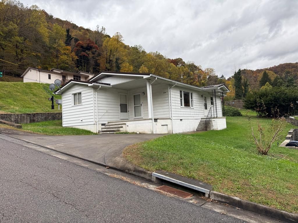 Photo of 1030 Russell Hill St, Grundy, VA 24614 (MLS # 104685)