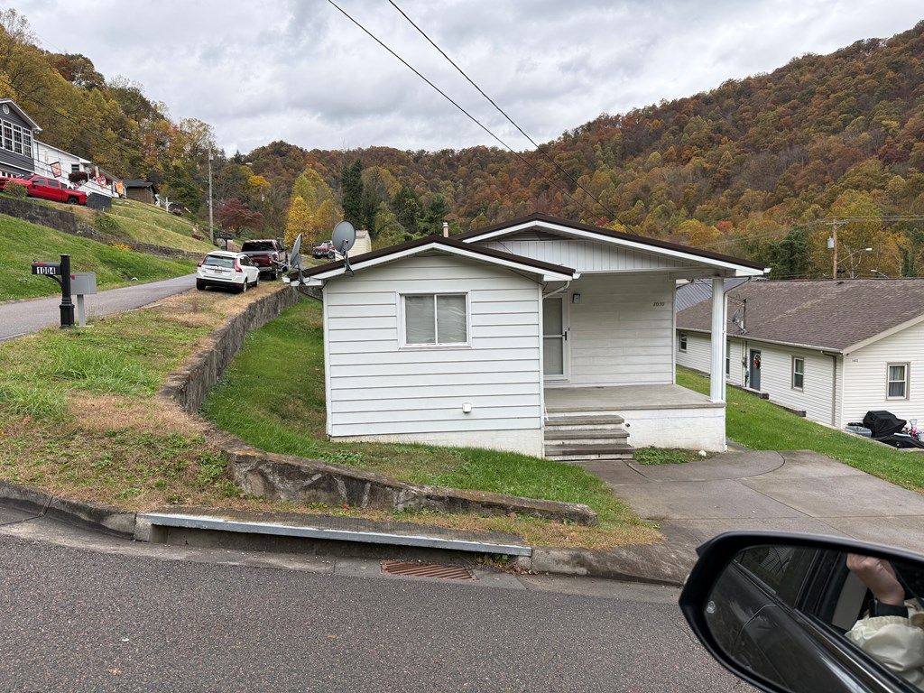 Photo of 1030 Russell Hill St, Grundy, VA 24614 (MLS # 104685)