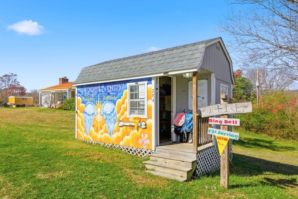 Photo of 204 Douglas Ln, Pearisburg, VA 24134 (MLS # 104418)