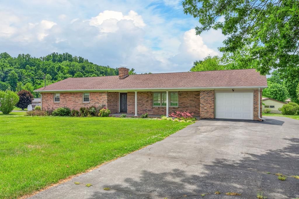 Photo of 348 Greystone Rd, Marion, VA 24354 (MLS # 110250)