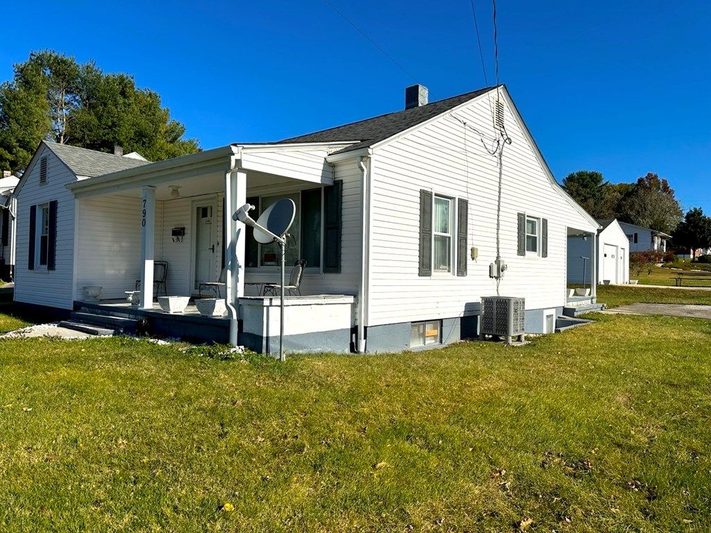 Photo of 790 S 7th Street, Wytheville, VA 24382 (MLS # 103988)