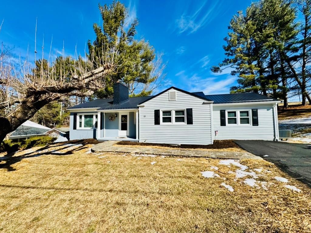 Photo of 119 Circle Dr, Galax, VA 24333 (MLS # 105753)