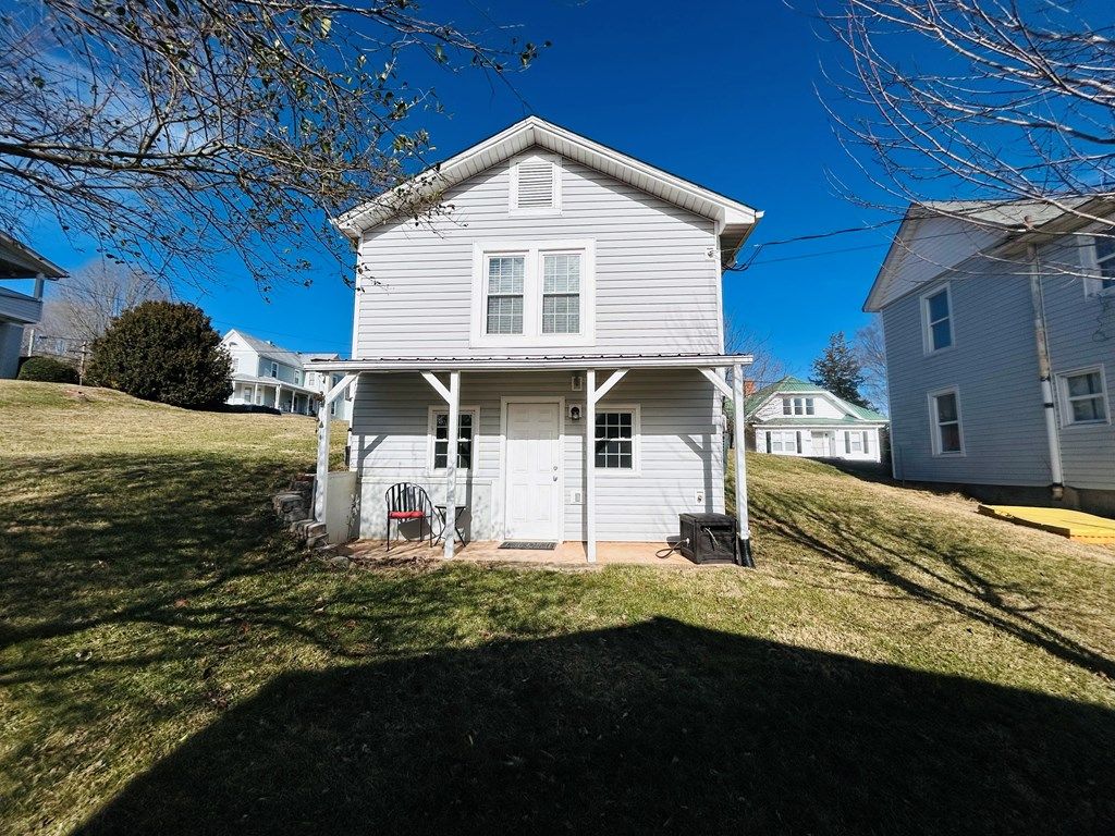 Photo of 409 1/2 Grayson St, Galax, VA 24333 (MLS # 105774)