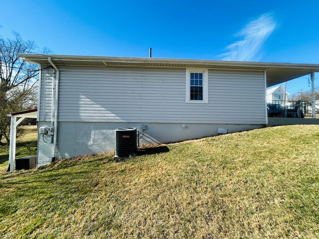 Photo of 409 1/2 Grayson St, Galax, VA 24333 (MLS # 105774)