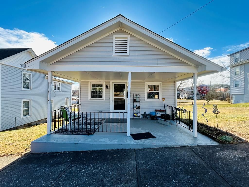 Photo of 409 1/2 Grayson St, Galax, VA 24333 (MLS # 105774)