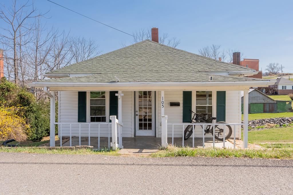 Photo of 105 Swanson St, Galax, VA 24333 (MLS # 109192)