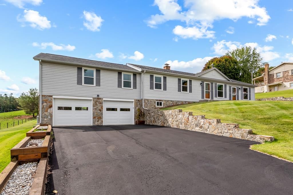 Photo of 103 Forest Ln, Galax, VA 24333 (MLS # 103725)