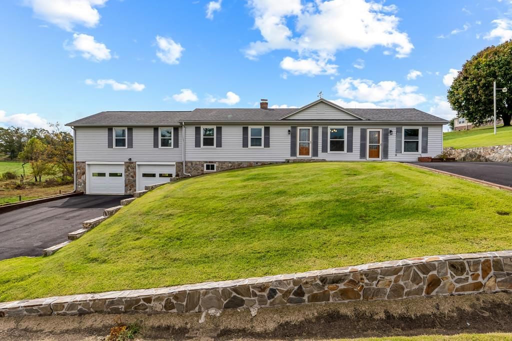 Photo of 103 Forest Ln, Galax, VA 24333 (MLS # 103725)