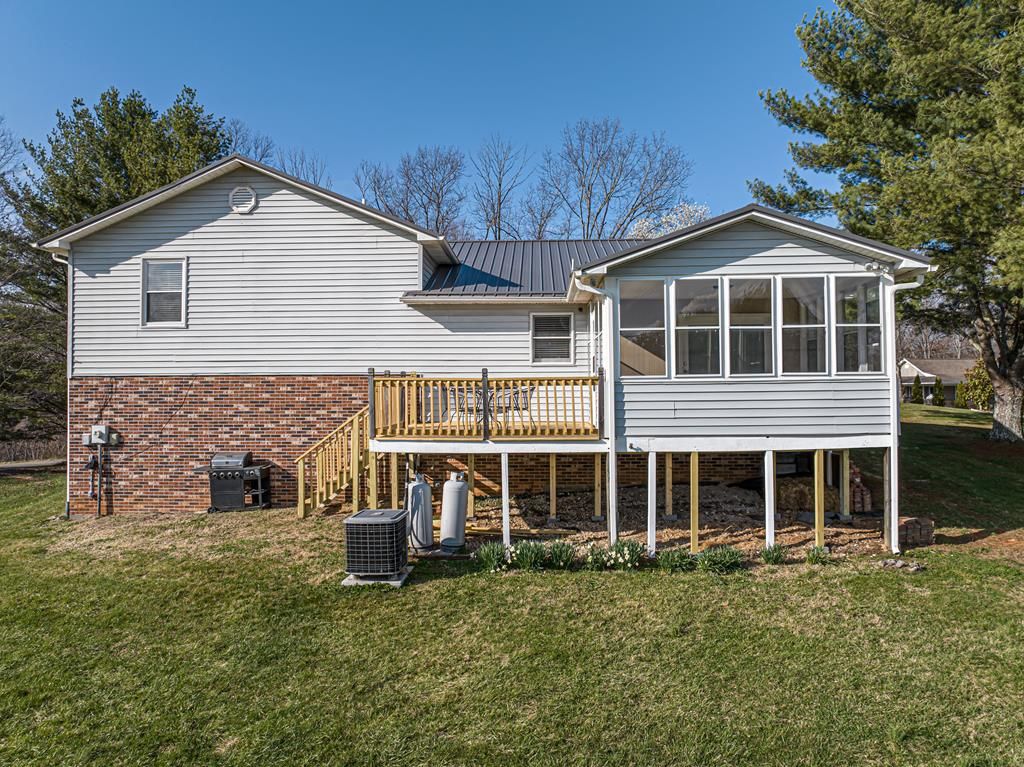 Photo of 29122 Rhea Valley Road, Meadowview, VA 24361 (MLS # 109149)