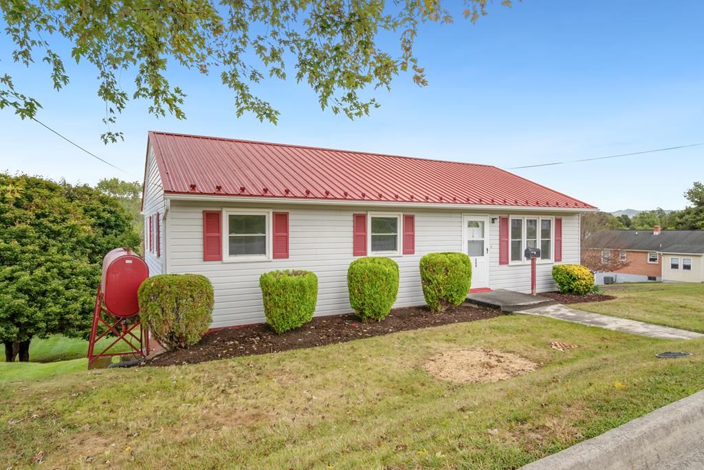 Photo of 260 N 26th Street, Wytheville, VA 24382 (MLS # 103571)