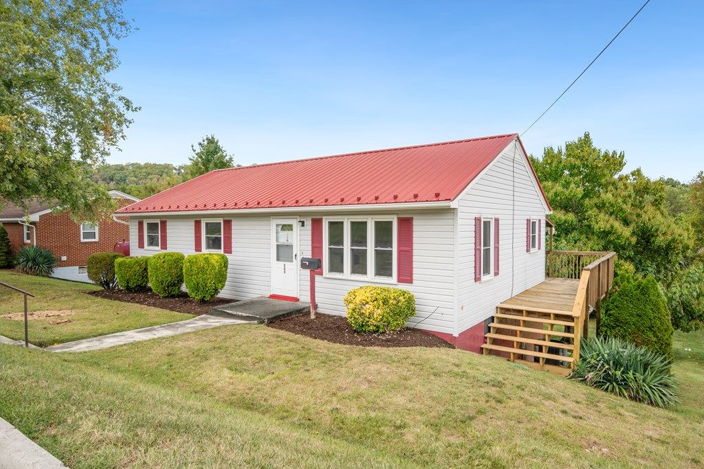 Photo of 260 N 26th Street, Wytheville, VA 24382 (MLS # 103571)