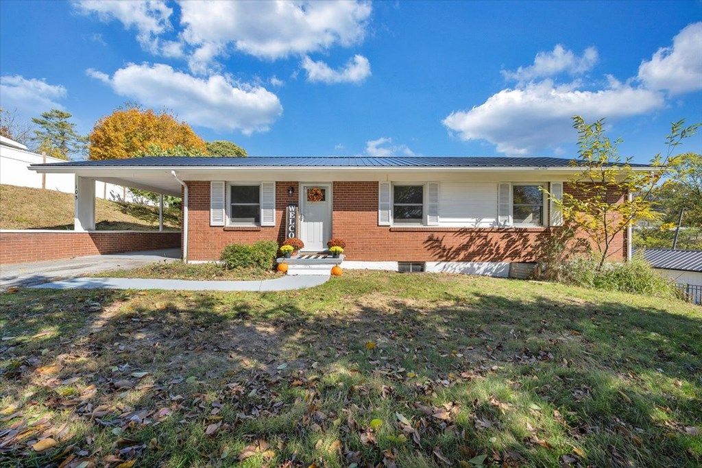 Photo of 103 Caldwell St, Galax, VA 24333 (MLS # 104538)