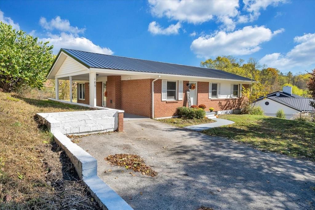 Photo of 103 Caldwell St, Galax, VA 24333 (MLS # 104538)