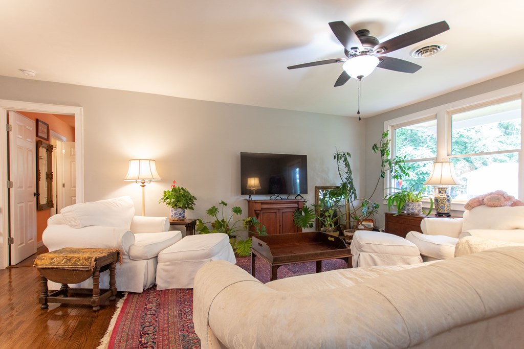 Abingdon, Virginia 24210, United States, 3 Bedrooms Bedrooms, ,2 BathroomsBathrooms,Residential,Active,185449