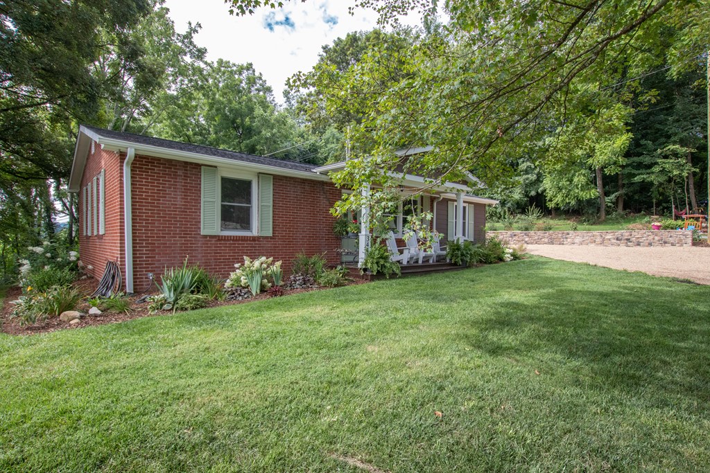 Abingdon, Virginia 24210, United States, 3 Bedrooms Bedrooms, ,2 BathroomsBathrooms,Residential,Active,185449