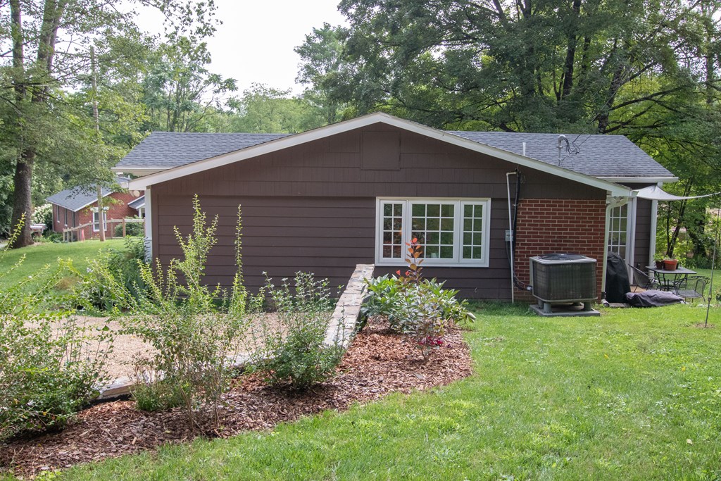 Abingdon, Virginia 24210, United States, 3 Bedrooms Bedrooms, ,2 BathroomsBathrooms,Residential,Active,185449