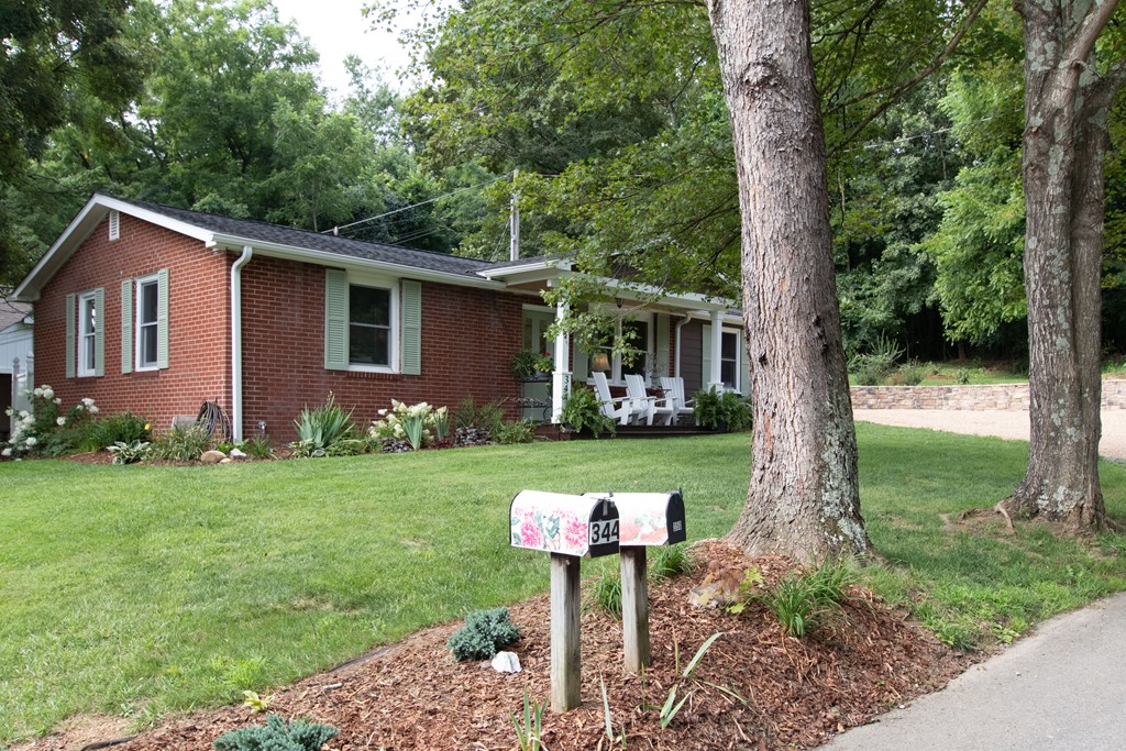 Abingdon, Virginia 24210, United States, 3 Bedrooms Bedrooms, ,2 BathroomsBathrooms,Residential,Active,185449