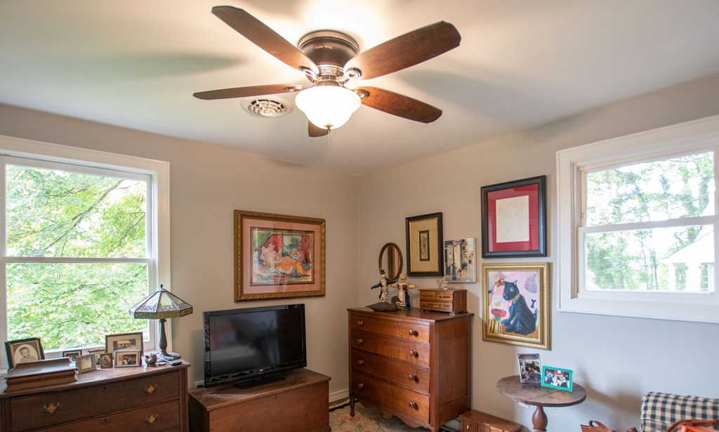 Abingdon, Virginia 24210, United States, 3 Bedrooms Bedrooms, ,2 BathroomsBathrooms,Residential,Active,185449