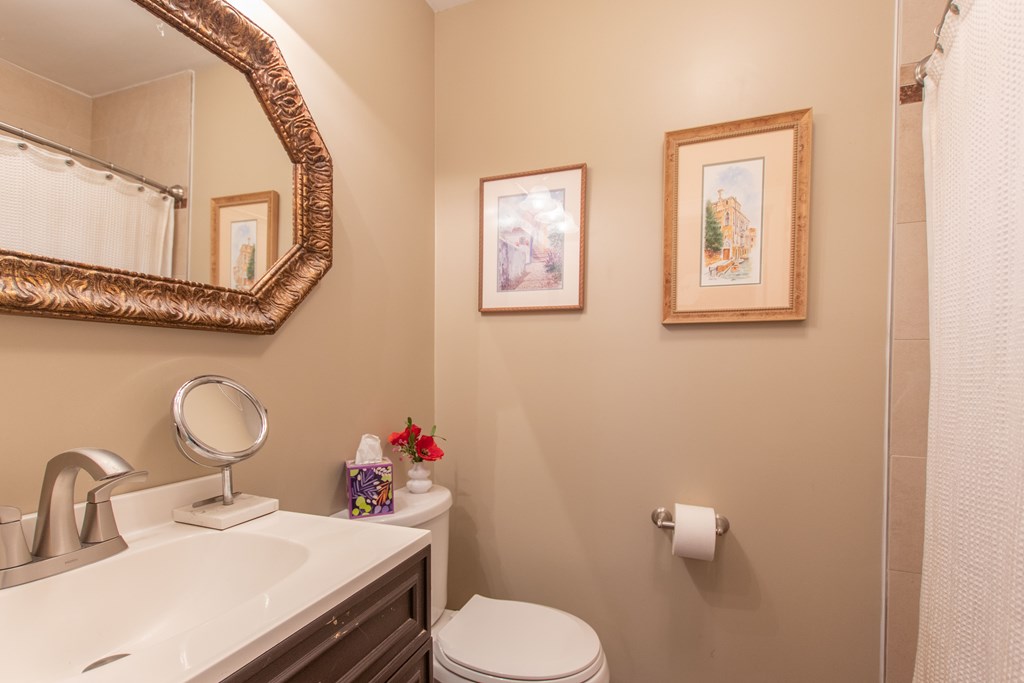 Abingdon, Virginia 24210, United States, 3 Bedrooms Bedrooms, ,2 BathroomsBathrooms,Residential,Active,185449