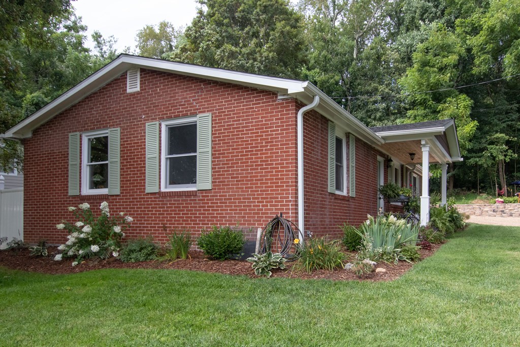 Abingdon, Virginia 24210, United States, 3 Bedrooms Bedrooms, ,2 BathroomsBathrooms,Residential,Active,185449