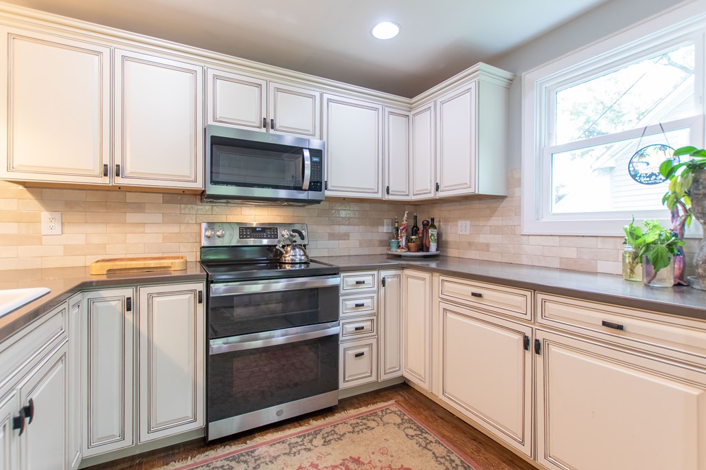 Abingdon, Virginia 24210, United States, 3 Bedrooms Bedrooms, ,2 BathroomsBathrooms,Residential,Active,185449