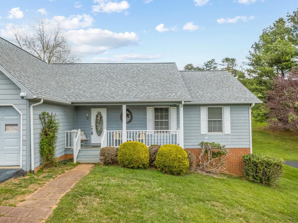 Photo of 115 Carriage Hill Dr, Galax, VA 24333 (MLS # 109654)