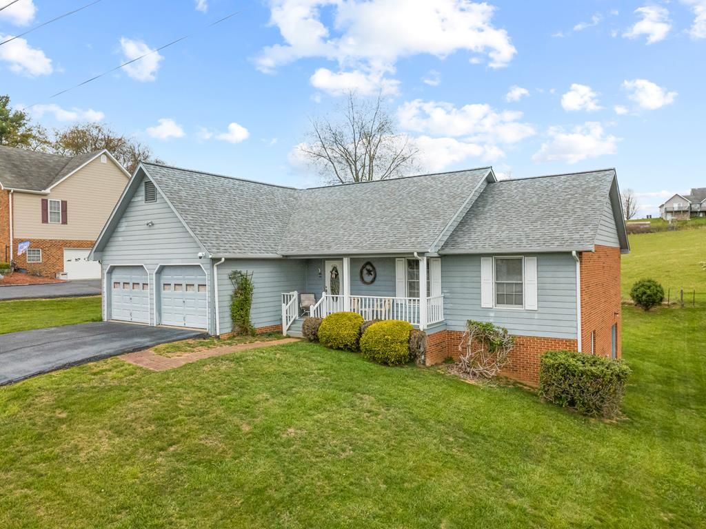 Photo of 115 Carriage Hill Dr, Galax, VA 24333 (MLS # 109654)