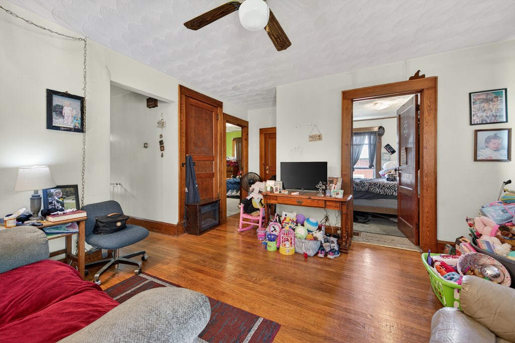 1025 W North