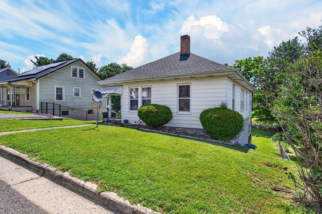 Photo of 1025 W North ST, Wytheville, VA 24382 (MLS # 110381)