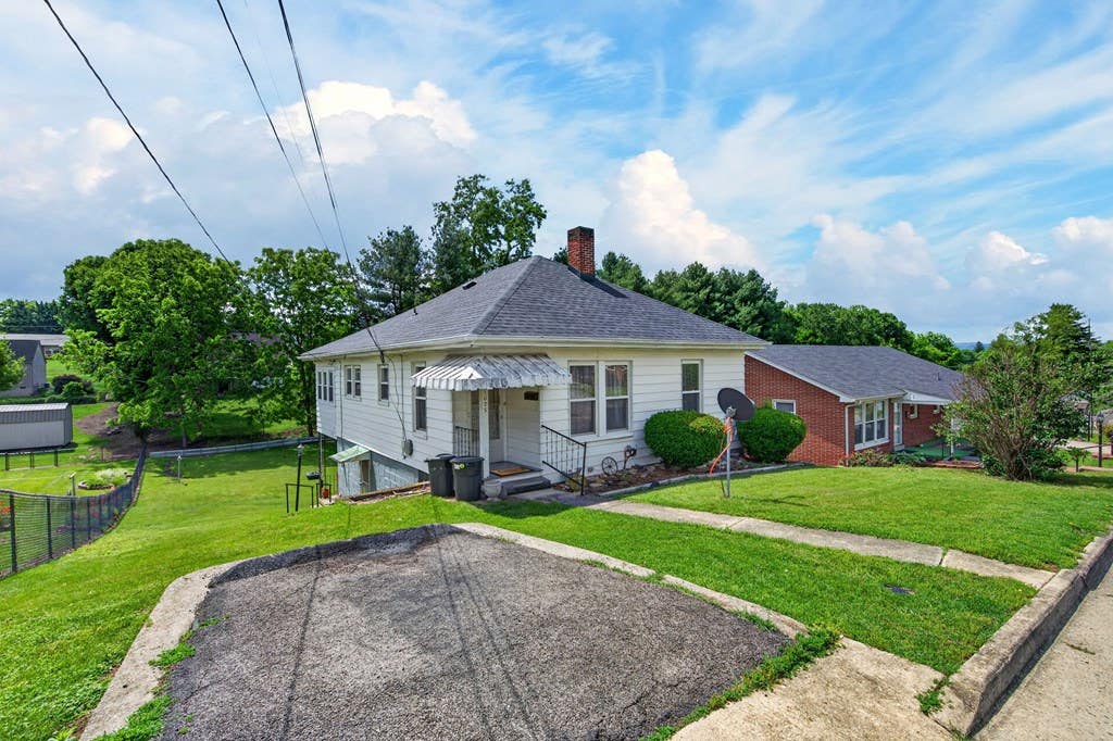 Photo of 1025 W North ST, Wytheville, VA 24382 (MLS # 110381)