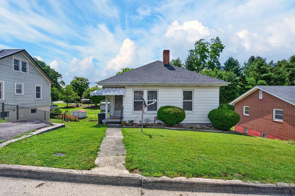 Photo of 1025 W North ST, Wytheville, VA 24382 (MLS # 110381)