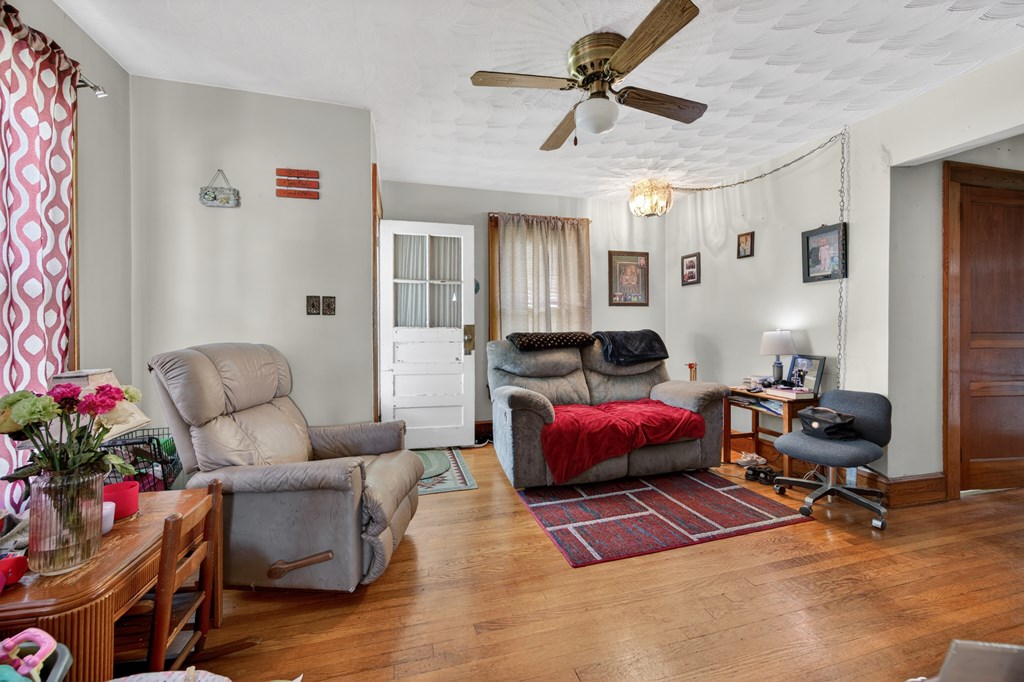 1025 W North