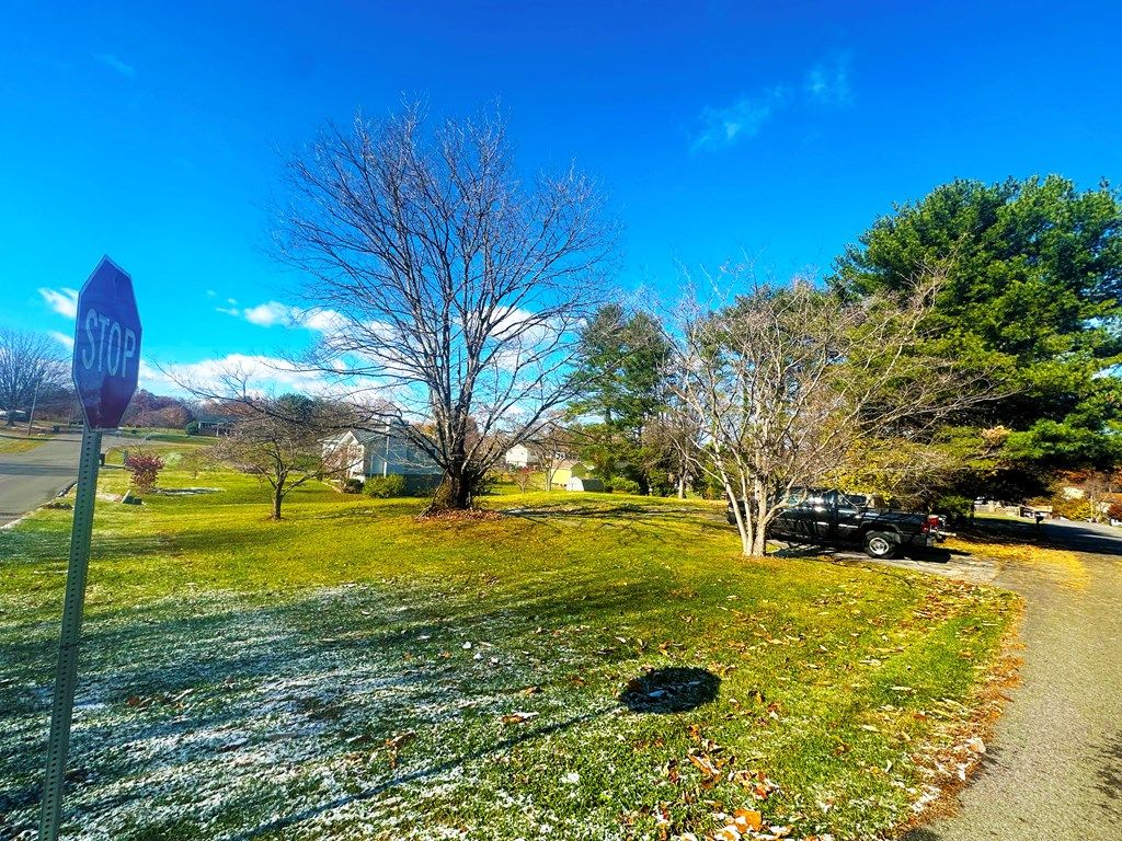 Photo of 403 Lynnwood Dr #NA, Bristol, VA 24201 (MLS # 104162)