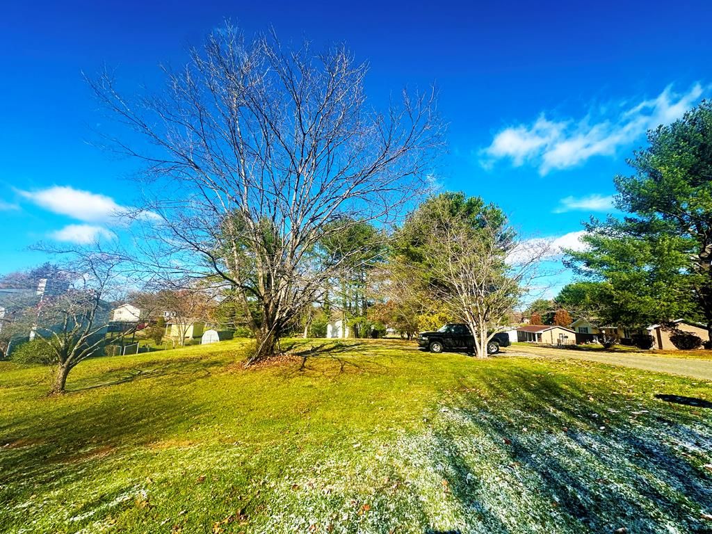 Photo of 403 Lynnwood Dr #NA, Bristol, VA 24201 (MLS # 104162)