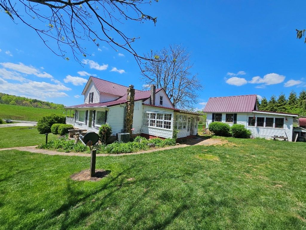 Photo of 4867 Delhart Rd, Galax, VA 24333 (MLS # 105886)