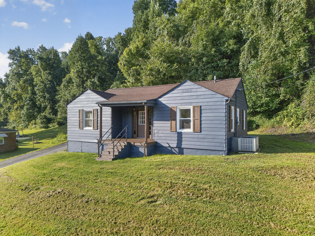 Photo of 1169 Valley Dr, Bristol, VA 24201 (MLS # 111775)