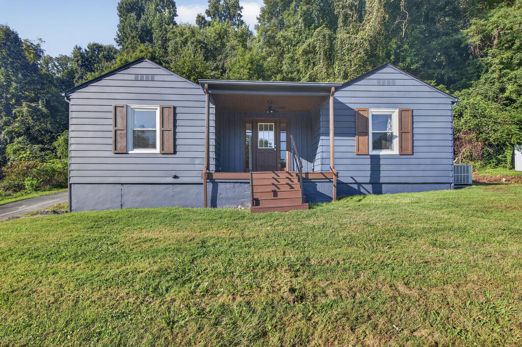 Photo of 1169 Valley Dr, Bristol, VA 24201 (MLS # 111775)