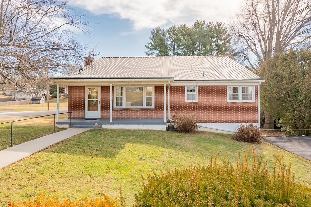 Photo of 395 E Franklin St, Wytheville, VA 24382 (MLS # 104570)