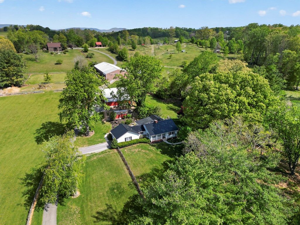 Photo of 15305 Foxchase Rd, Abingdon, VA 24210 (MLS # 109789)