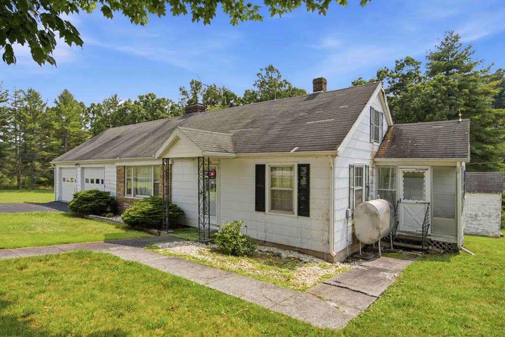 Photo of 502 Alum Ridge Rd, Willis, VA 24380 (MLS # 111357)