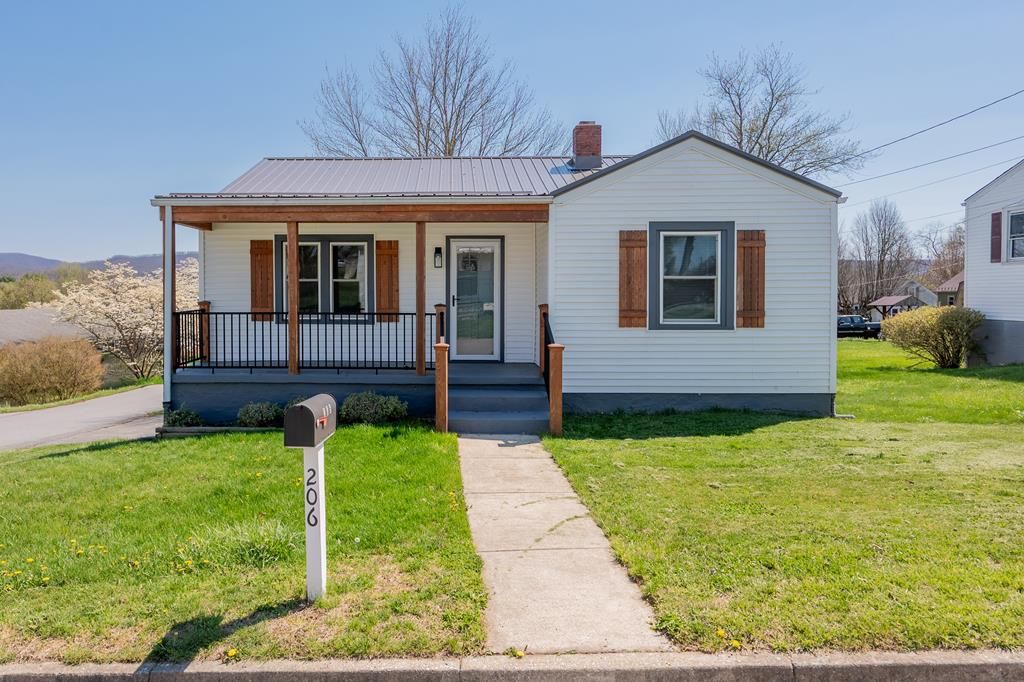 Photo of 206 Sprinkle Ave, Marion, VA 24354 (MLS # 109509)