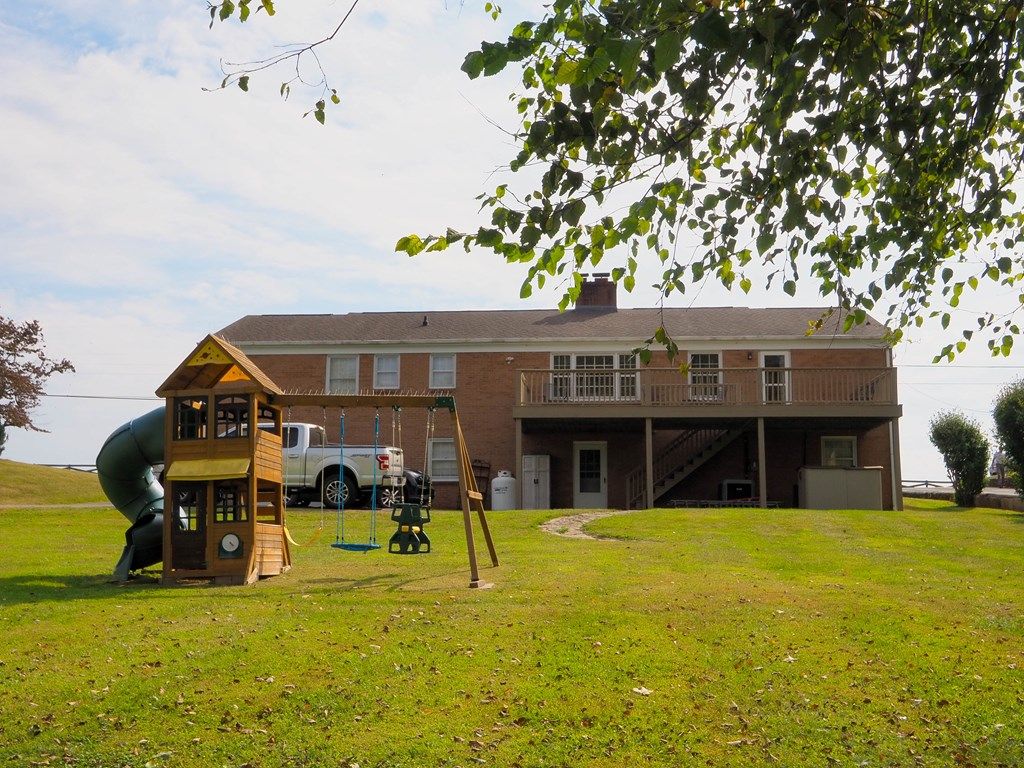 Photo of 124 Country Club Ln, Galax, VA 24333 (MLS # 103511)