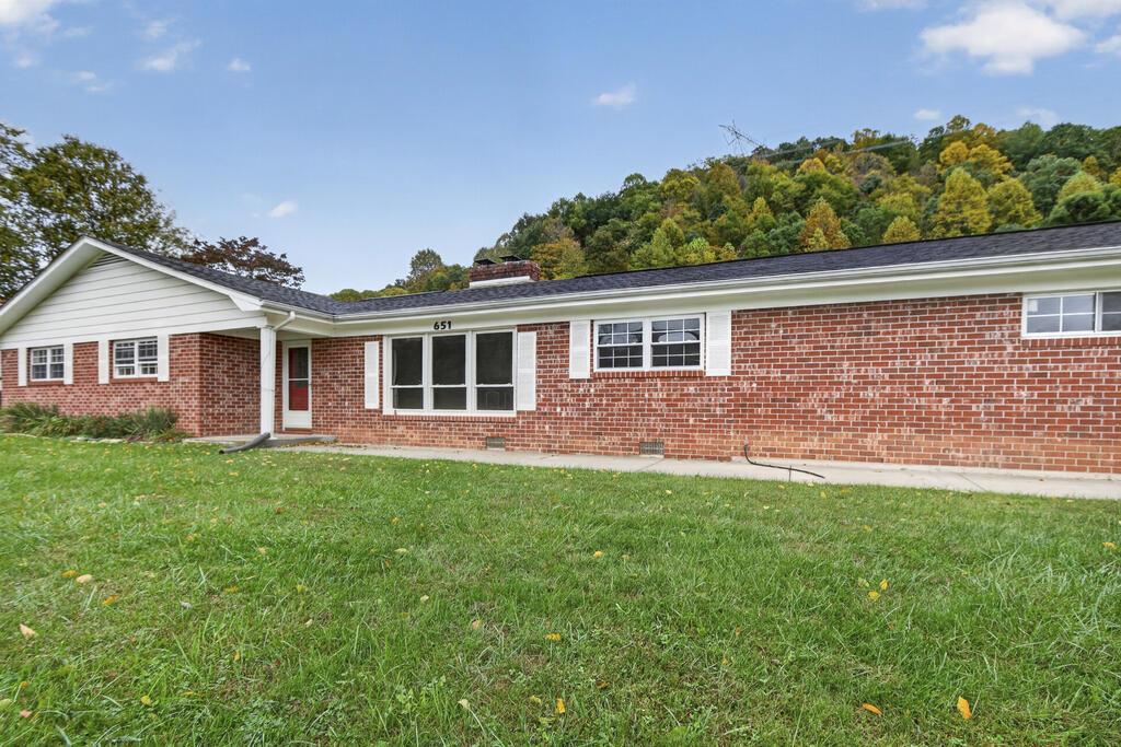 Photo of 651 Mitchell Valley Dr, Marion, VA 24354 (MLS # 112305)