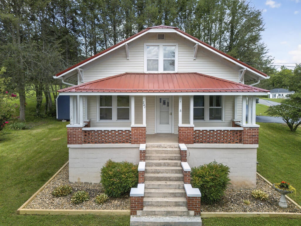 Photo of 201 Randolph St, Bristol, VA 24201 (MLS # 111377)