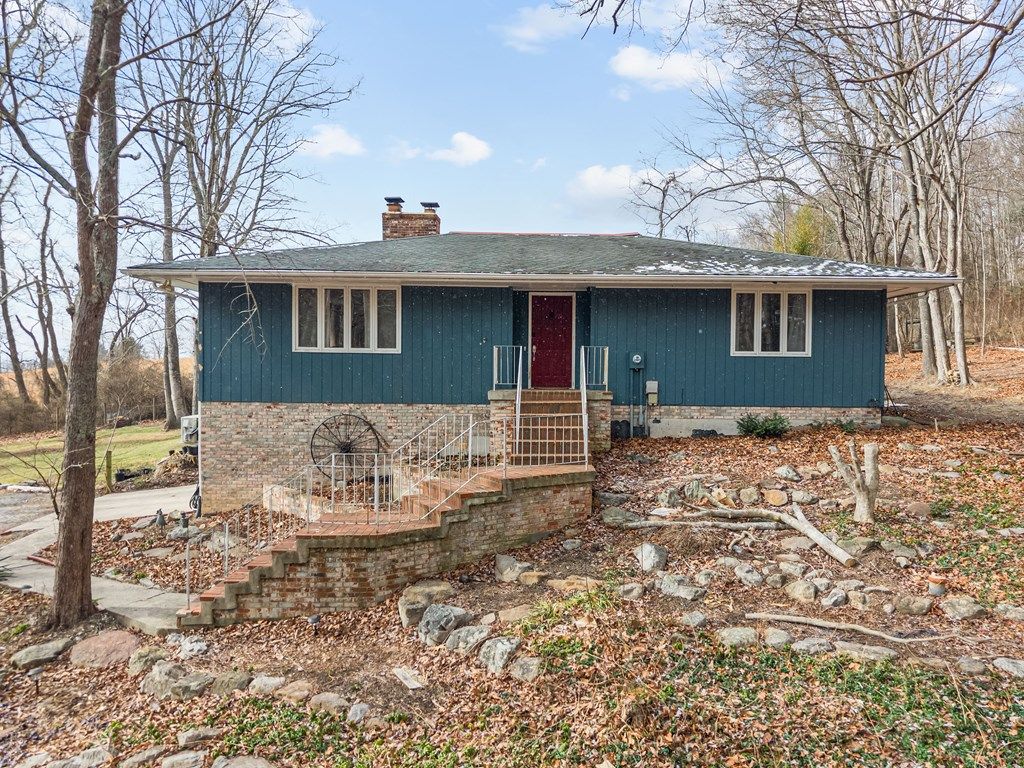 Photo of 331 Crimson Ln, Max Meadows, VA 24360 (MLS # 104625)