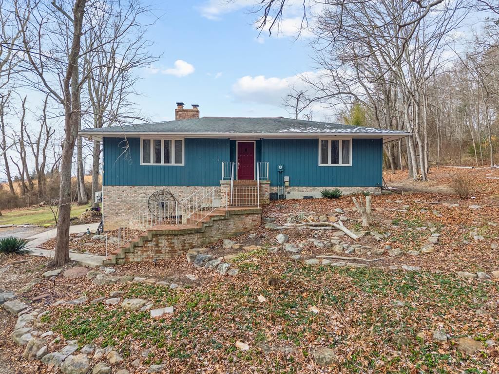 Photo of 331 Crimson Ln, Max Meadows, VA 24360 (MLS # 104625)